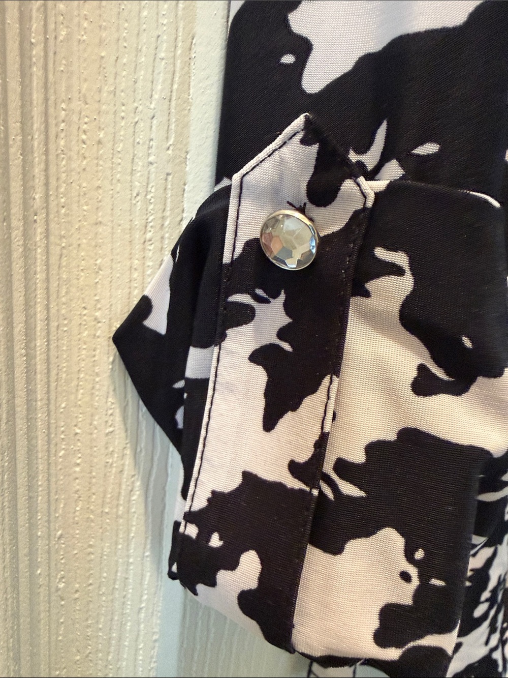 INC International Concepts Black and White Houndstooth Ruched Front Button-Down - Picture 4 of 4